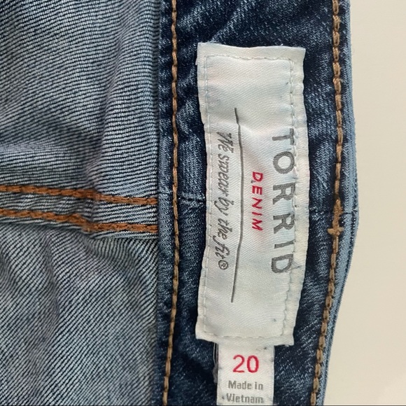 Torrid size 20 frayed edge denim shorts - Picture 4 of 6